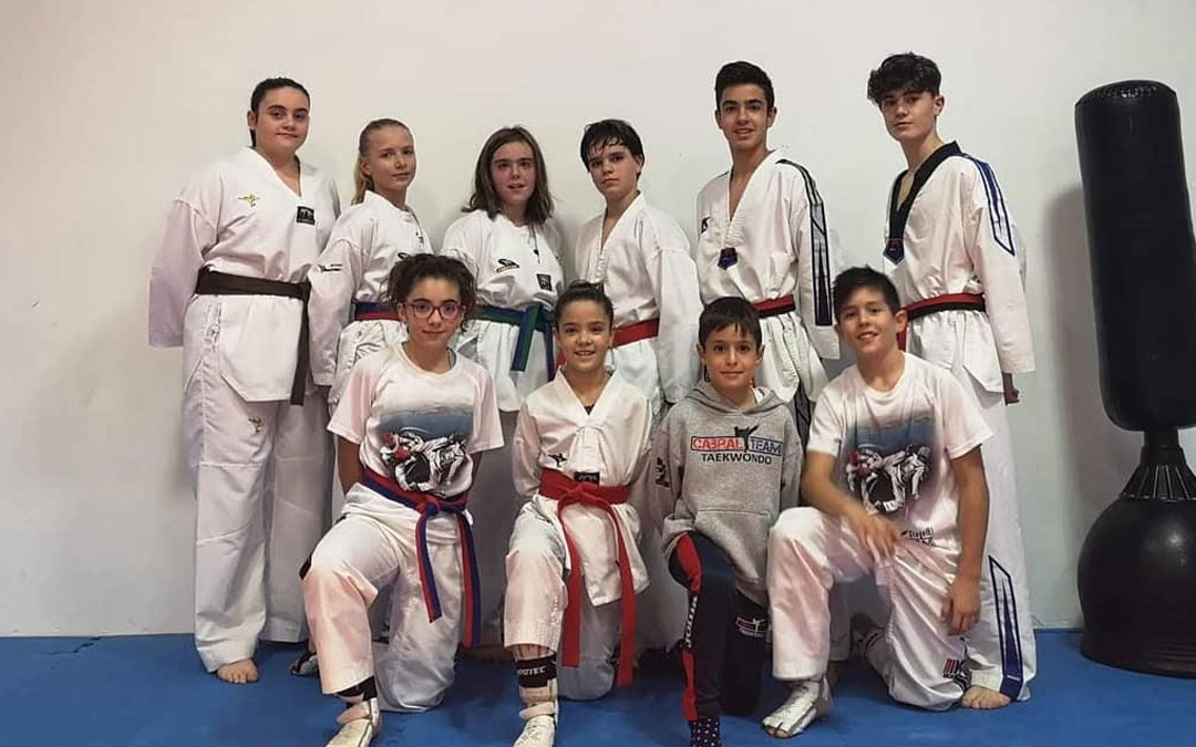 Representantes del Club Cabral Tema que acudieron a Alicante