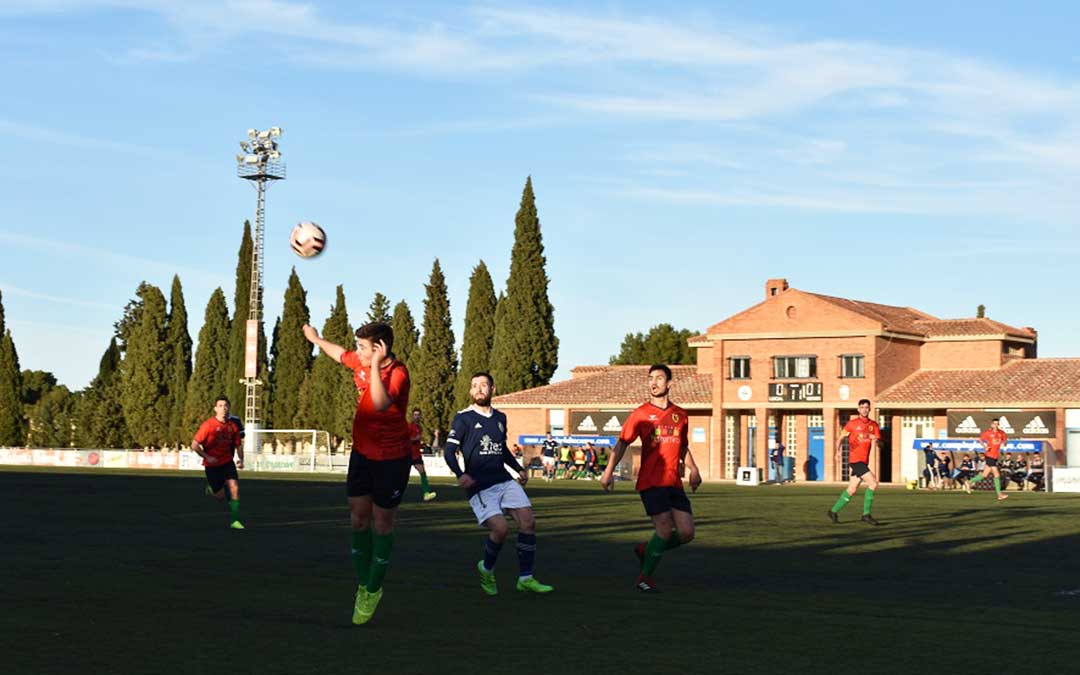 Un momento del juego del Caspe y el Calatorao.