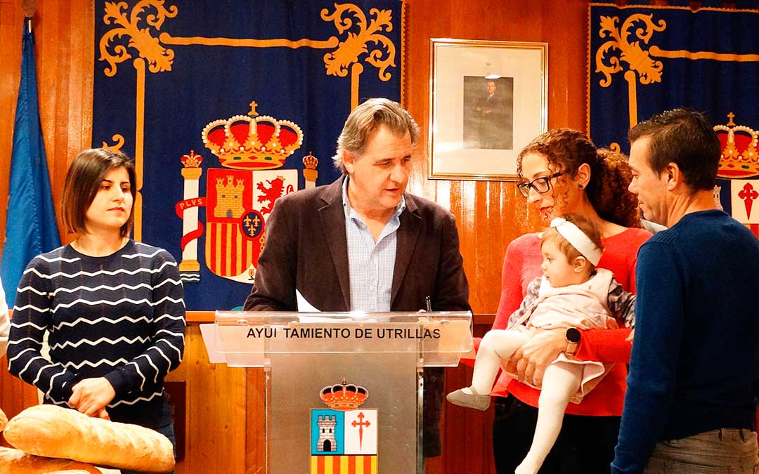 Entrega de los cheques bebé.