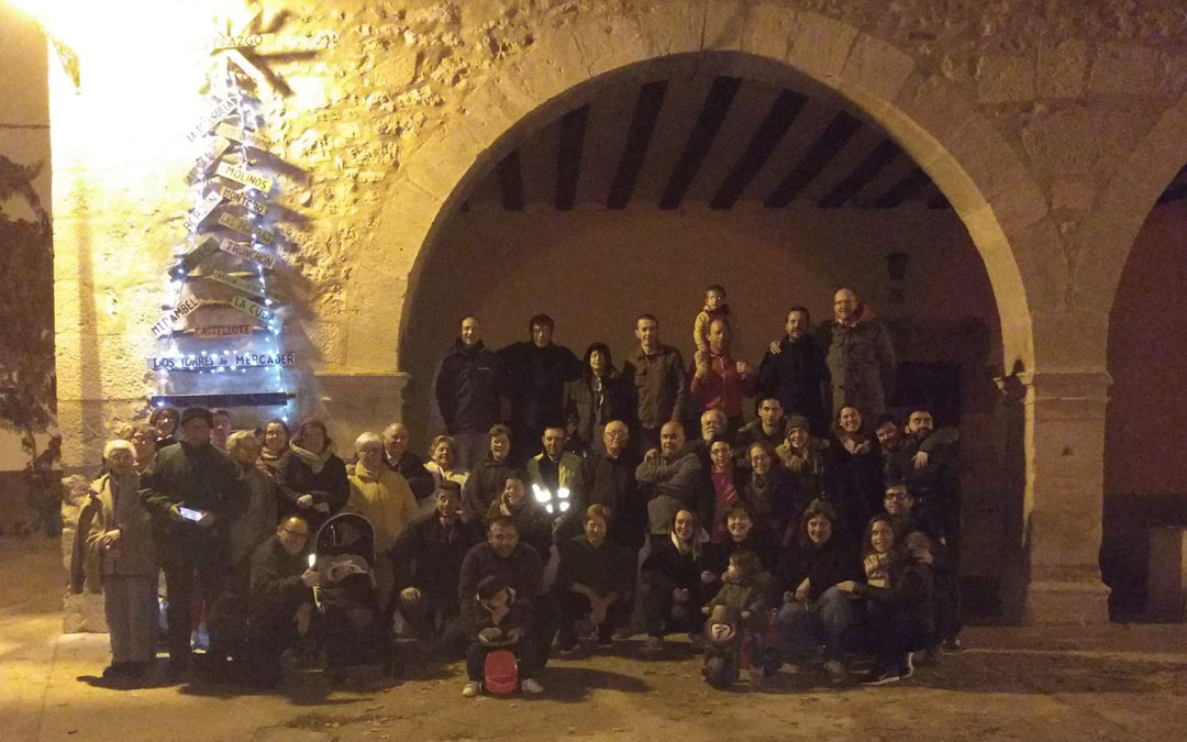 Foto final después de acabar de adornar Dos Torres por Navidad.