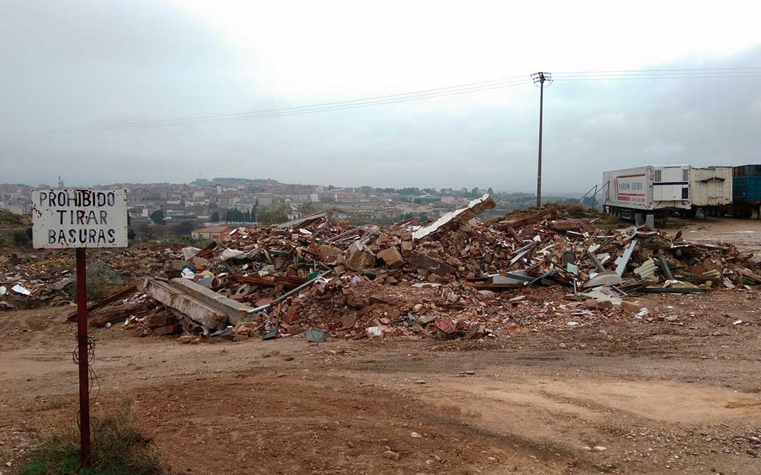 Imagen actual de la escombrera de Caspe.