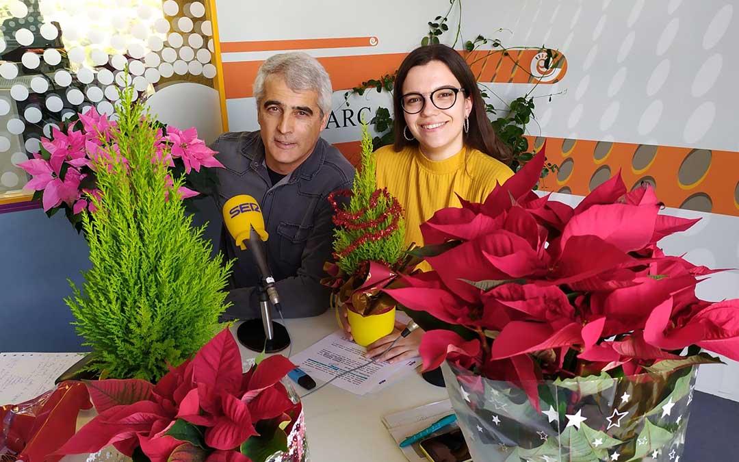 Javier Carela y Alicia Martín en el estudio de Radio La Comarca./ J.P.