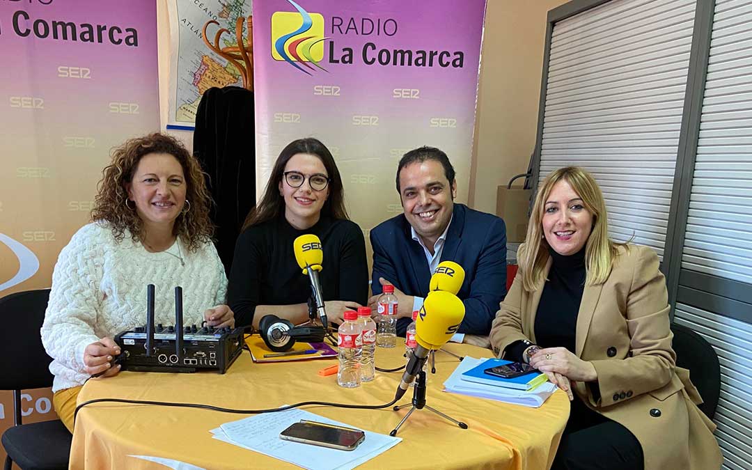 Invitados al programa especial emitido desde el Ayuntamiento de Alcañiz./ L.C.