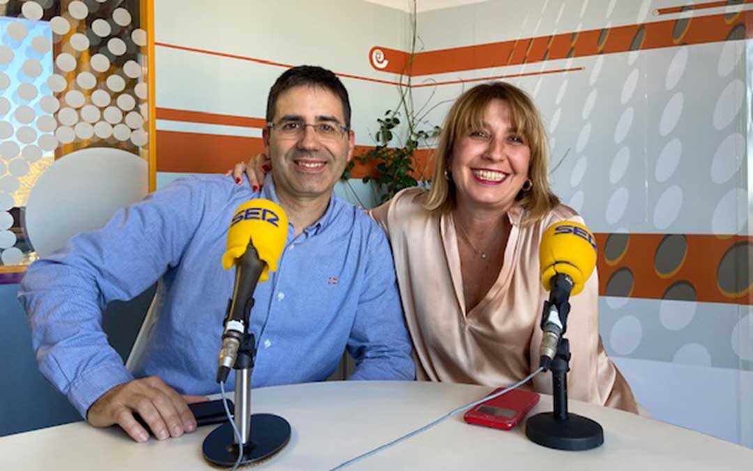 Ángel y Gema, sobrinos de la mujer que trajo la suerte hasta el Bajo Aragón./ A.M.