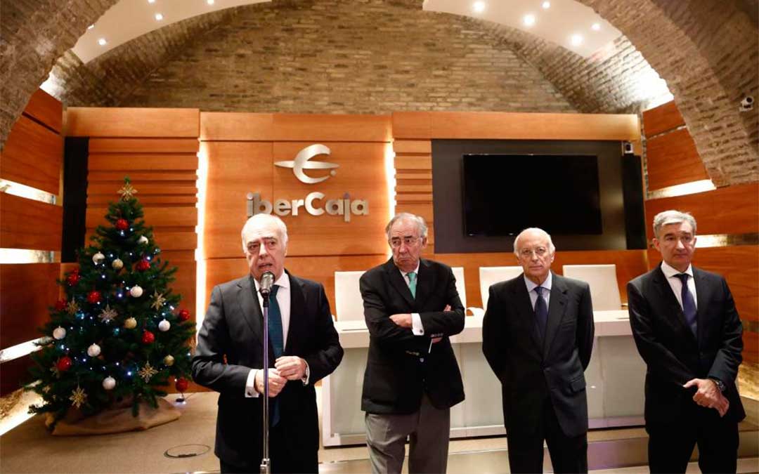 José Luis Rodrigo, Amado Franco, José Luis Aguirre y Víctor Iglesias, de Ibercaja, en el tradicional encuentro con los medios de comunicación en el Museo Goya de Zaragoza./ Guillermo Mestre