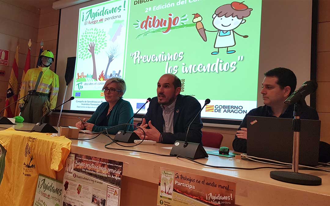 Diego Bayona en la entrega de premios del concurso 'Prevenimos los incendios'./ DGA