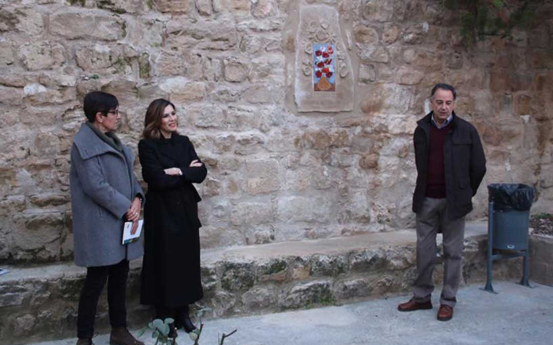 Durante el acto se descubrió una placa en honor a la ceramista en la plaza de Los Artistas de Calaceite.