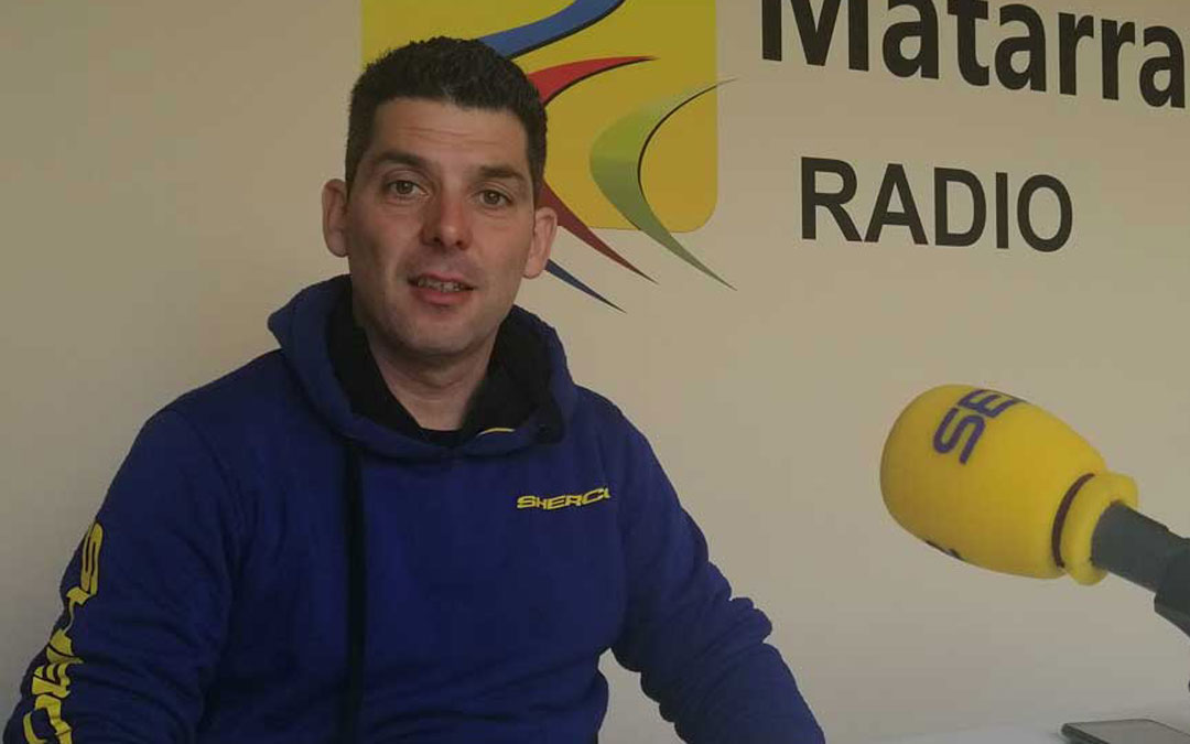 Sergio Puyo en los estudios de Matarraña Radio