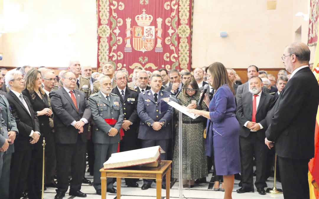 La Delegada del Gobierno en Aragón, Carmen Sánchez, ayer en Zaragoza leyendo el discurso que centró el acto del 41º aniversario de la Constitución.