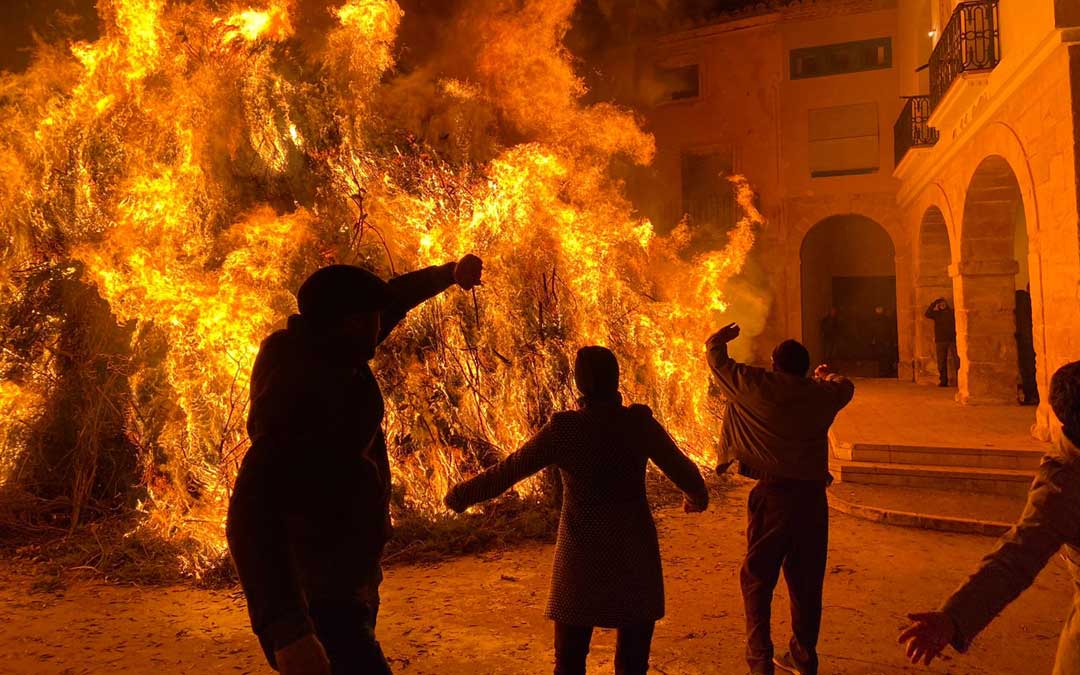 Castelserás prende la Monumental y baila al son del Rodat. / Alicia Martín