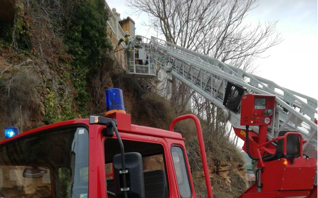 Actuación de los Bomberos por los desprendimientos en Alcañiz / DPT