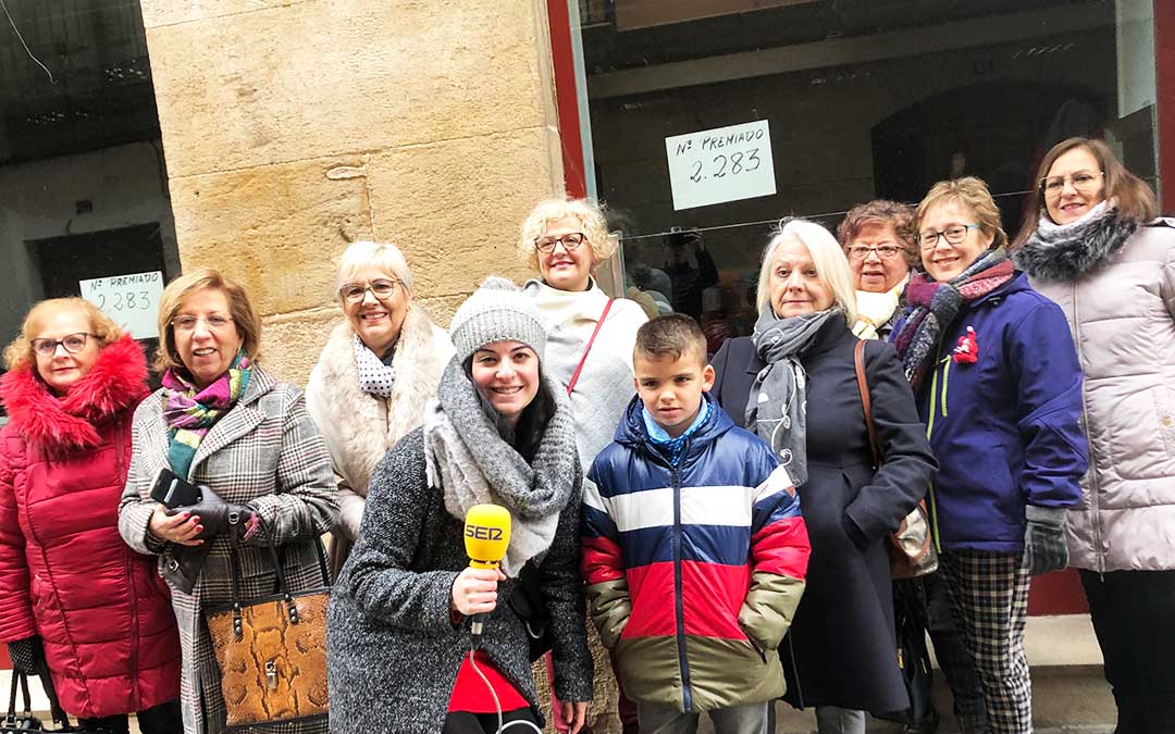 Sorteo del escaparate navideño de la Mujer Caspolina.