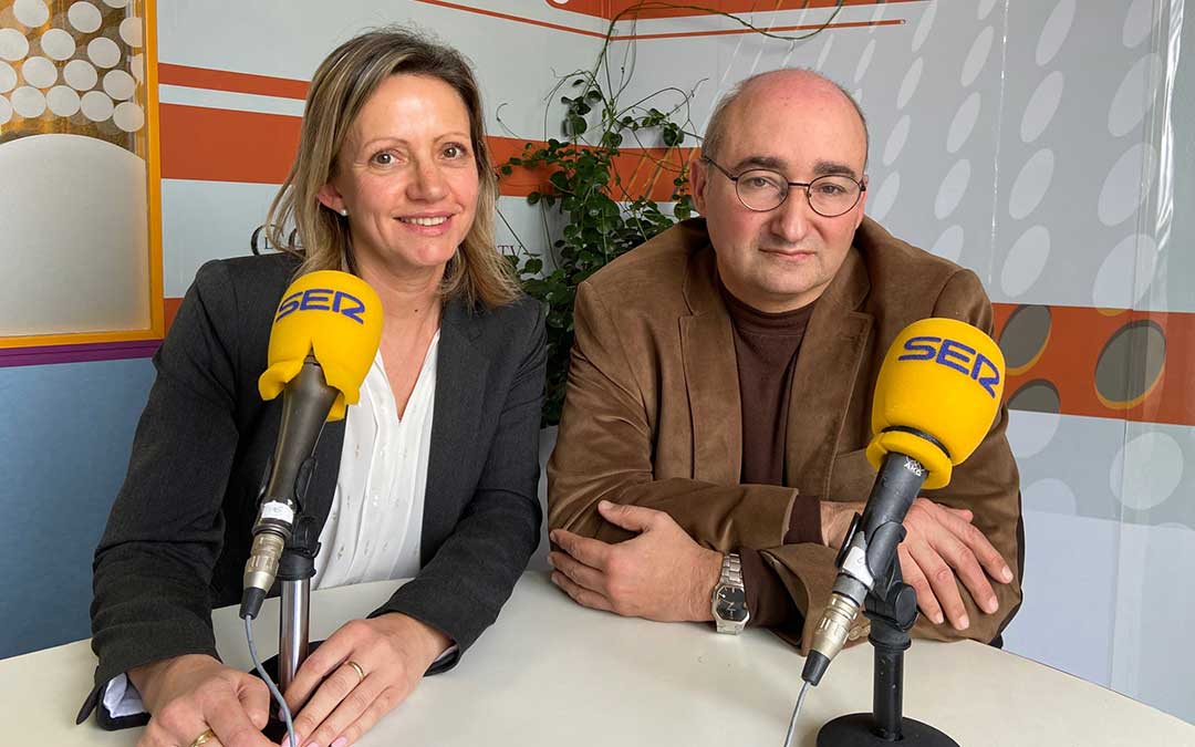 Montse Piquer, Agente de Desarrollo Local; y Javier Baigorri, teniente de alcalde de Alcañiz.