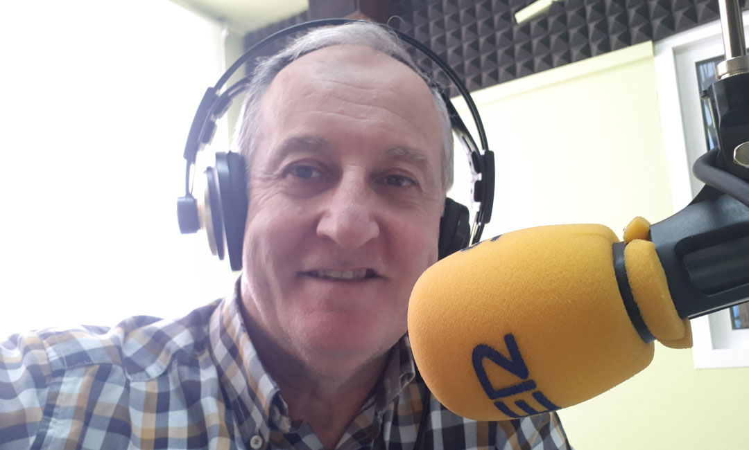 Estudio de Radio Caspe poco antes de comenzar el programa de Hoy es tu día