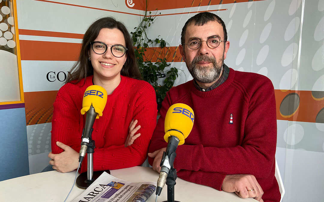 Alicia Martín y Miguel Ibáñez en el estudio./ L.C.