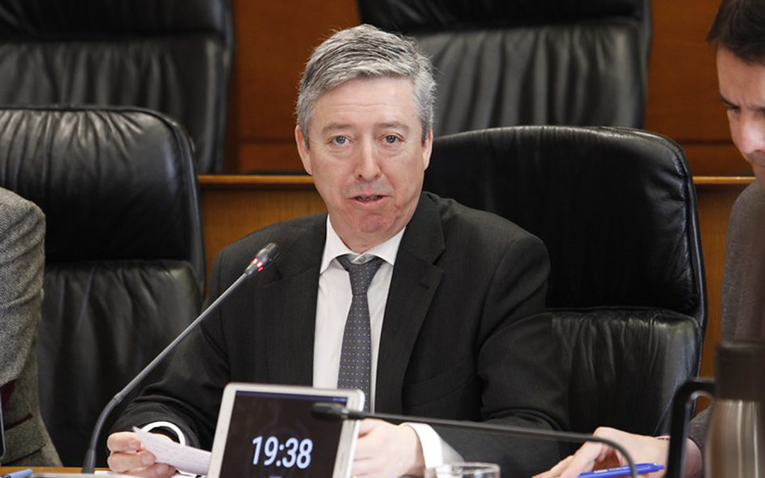 El presidente de la Cámara de Cuentas, Alfonso Peña, ayer en las Cortes. Cortes de Aragón