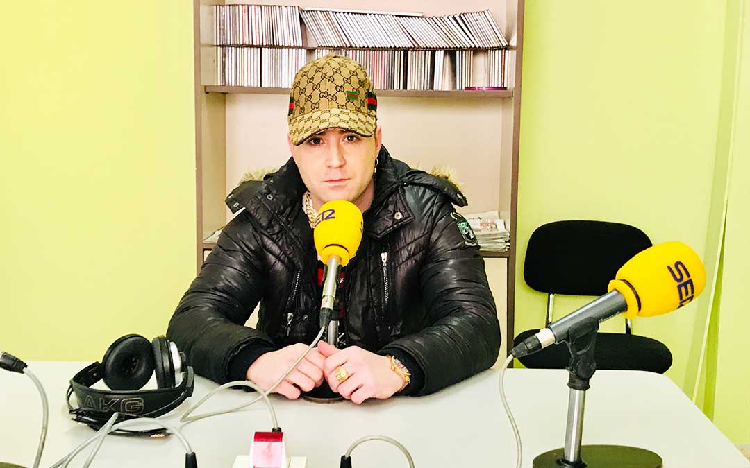 El cantante caspolino Adrián Piazuelo.