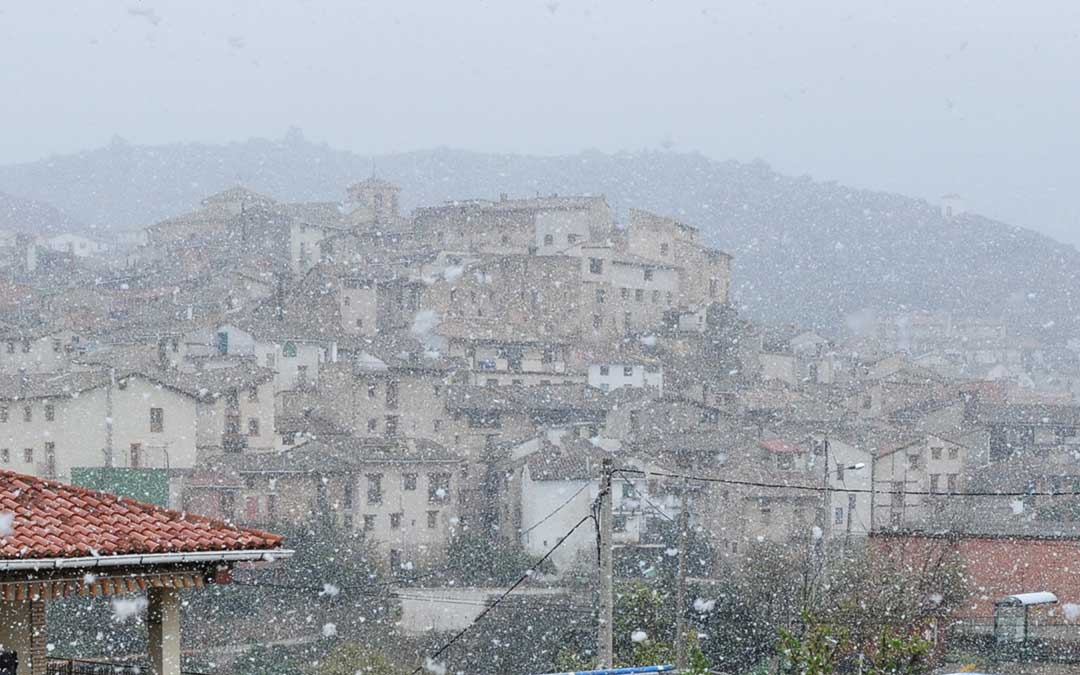 La nieve ha hecho acto de presencia en varias localidades.