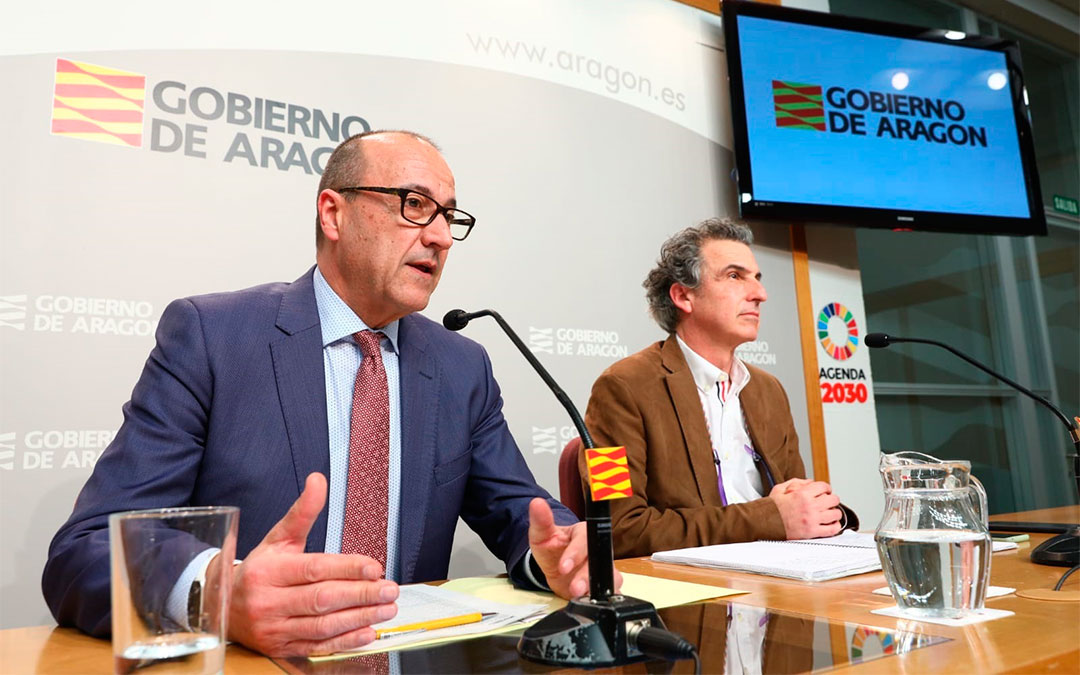 El consejero de Educación, Cultura y Deporte, Felipe Faci, ha comparecido este viernes en rueda de prensa para explicar el paquete de medidas contra el coronavirus./ DGA