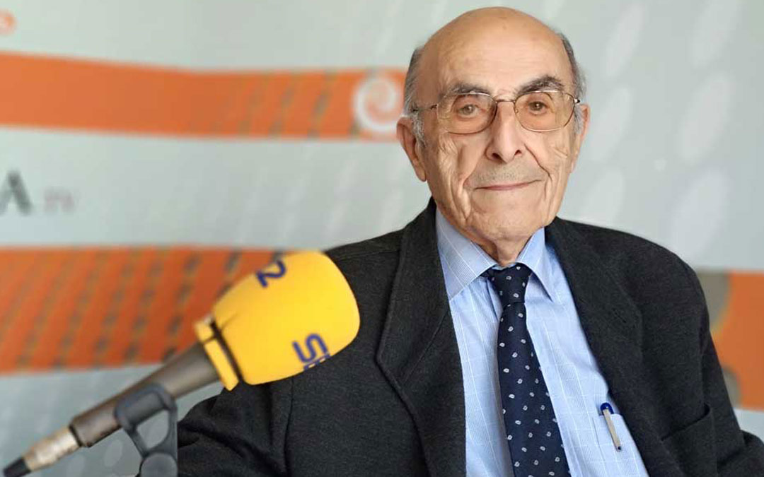 Miguel Perdiguer durante una visita el año pasado a los estudios de Radio La Comarca./ L.C.