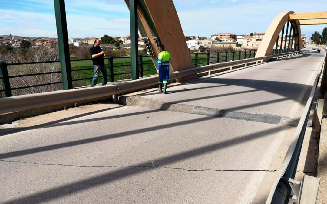 Estado en el que se encuentra el pavimento tras hundirse la losa central./ HA