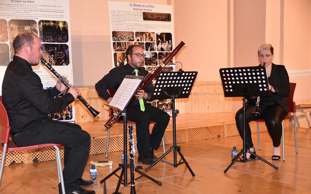Monzón, con su fagot en un concierto de la formación Donax Trío en mayo de 2019 por el Día de los Museos en Alcorisa. / Archivo personal