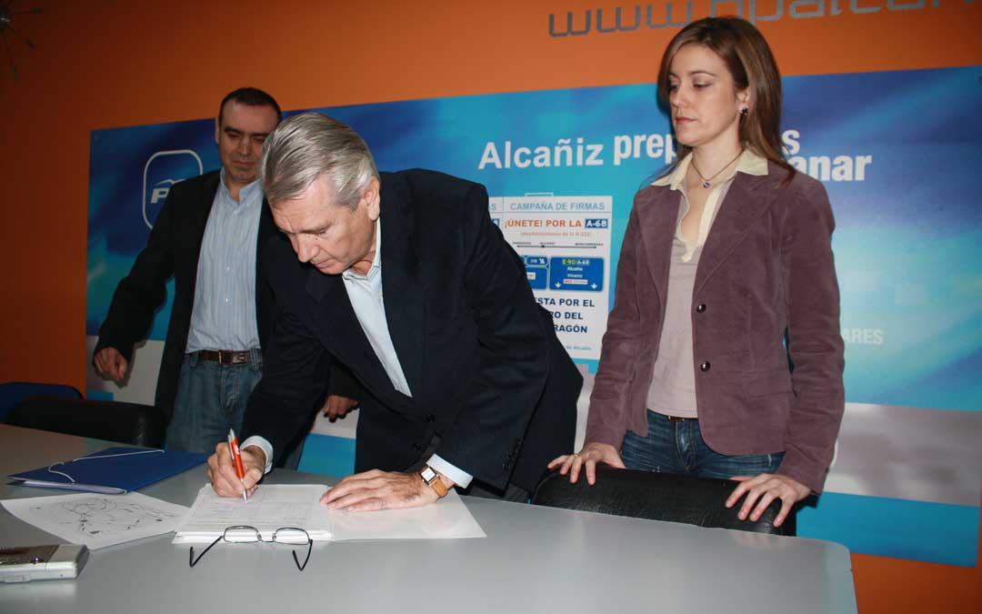 Presentación en Alcañiz de una proposición no de ley para agilizar el desdoblamiento de la N-232 en 2008. / Archivo La COMARCA