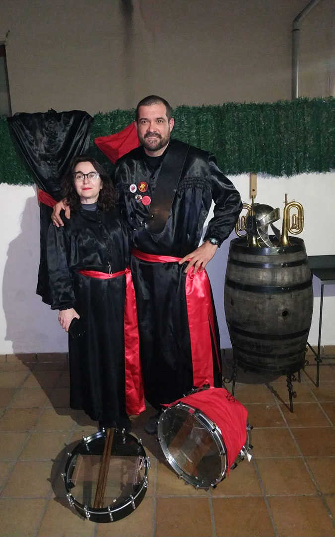 Andorra. Tambores y cornetas en la terraza de estos vecinos.
