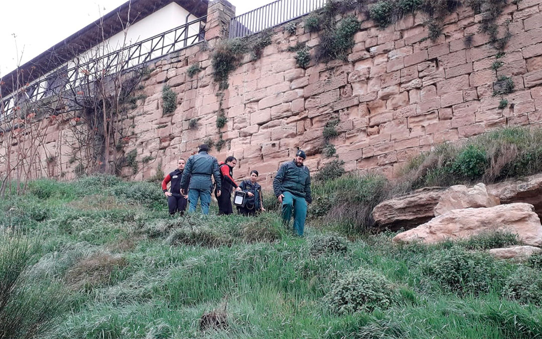 El cadáver se ha localizado en una cueva ubicada justo debajo del castillo del Compromiso de Caspe./ DPZ