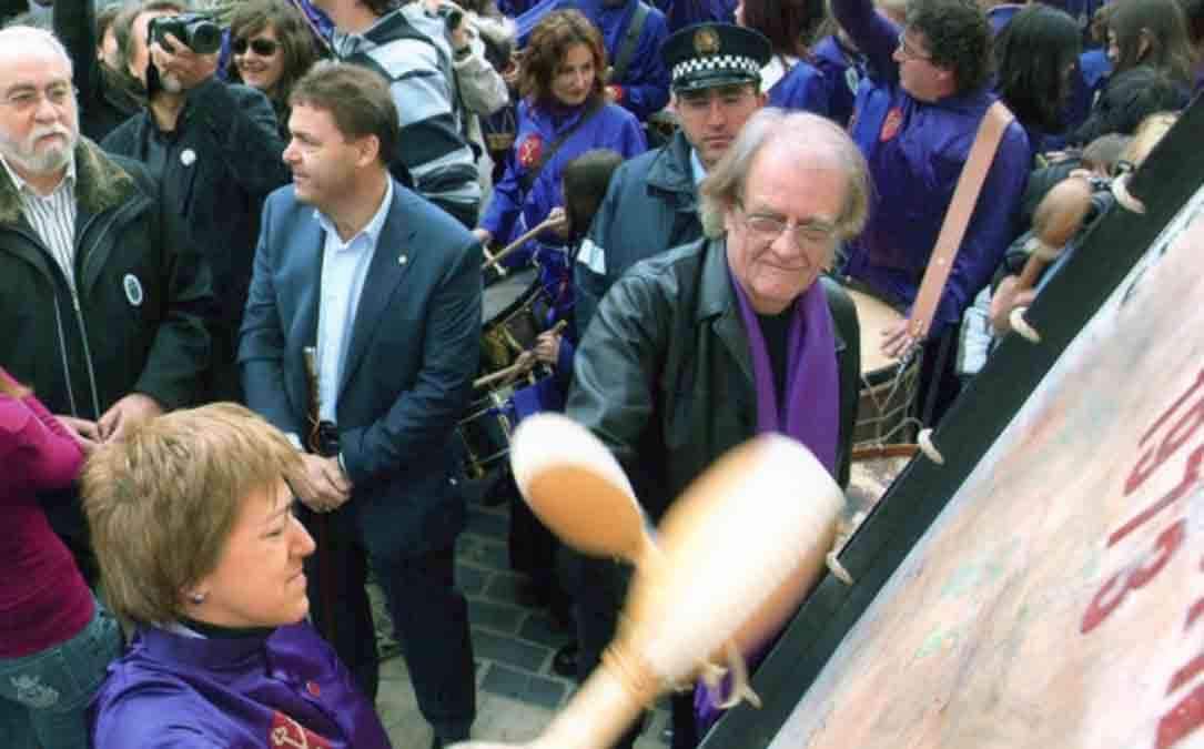Luis Eduardo Aute rompiendo la Hora en Calanda en 2009