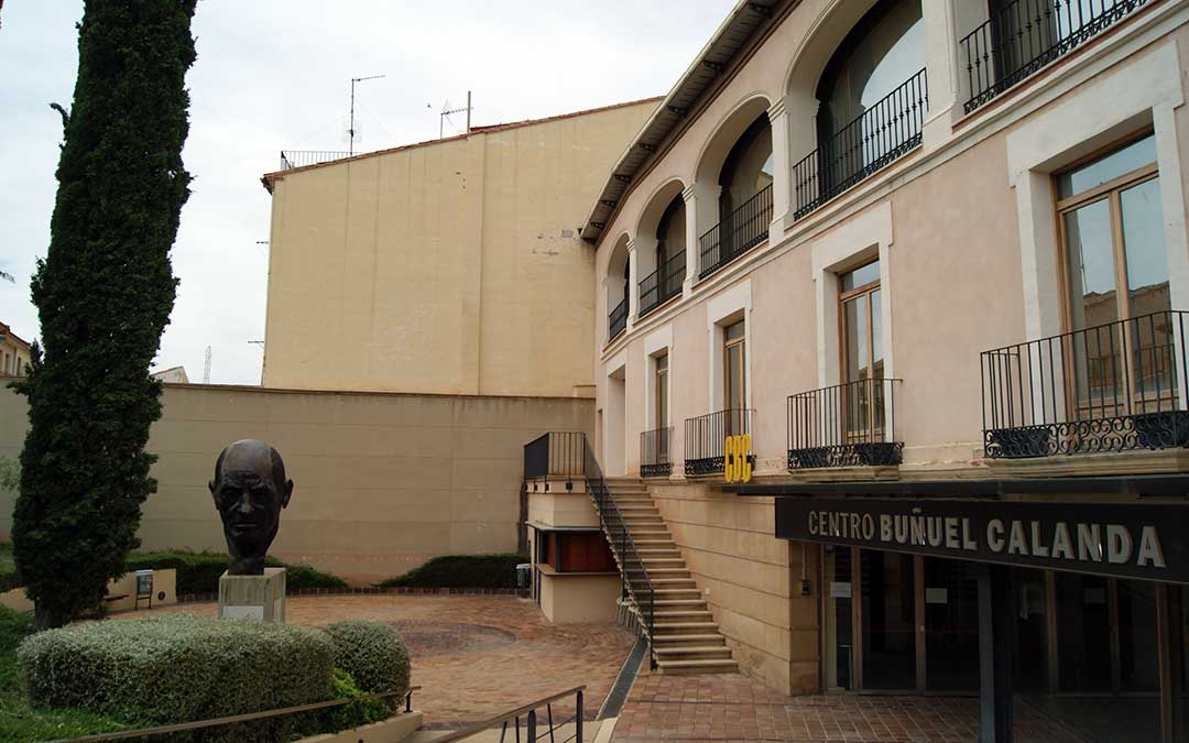 Imagen de archivo del exterior del Centro Buñuel Calanda./ L.C.