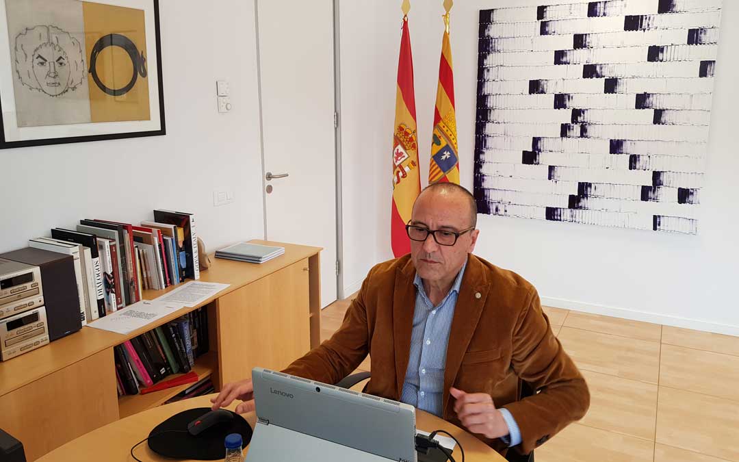 Felipe Faci, el consejero de Educación, en la comparecencia en las Cortes. / DGA