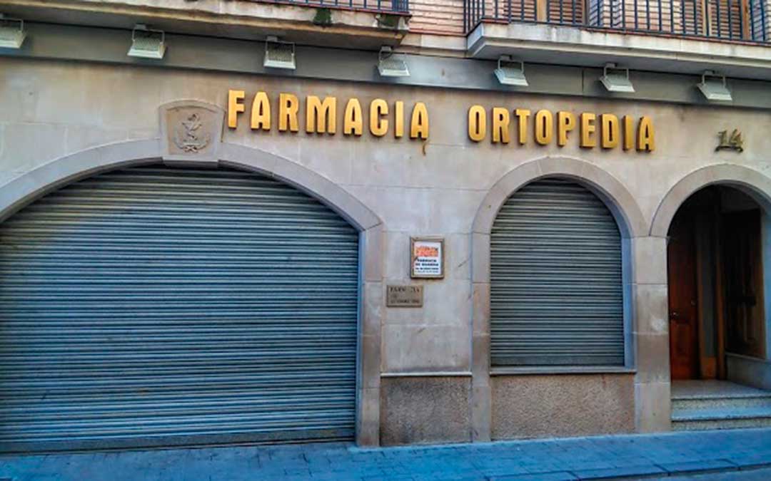 Fachada de la farmacia Hernández de Caspe, una de las impulsoras de la campaña.