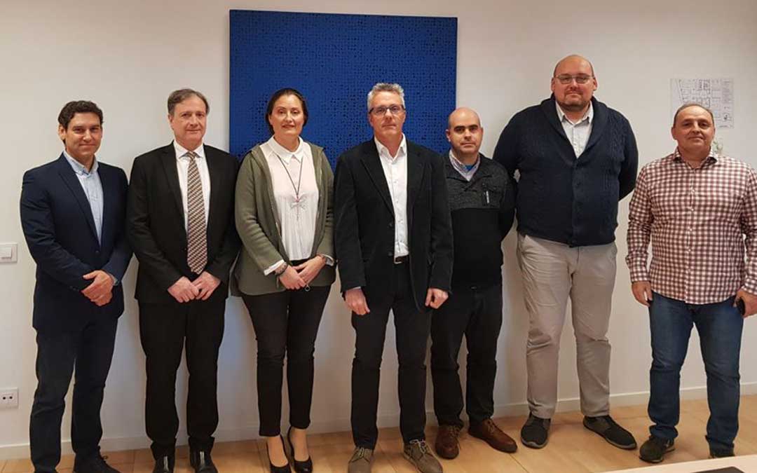 Miembros de COFEDAR junto con el Director General de Deportes del Gobierno de Aragón Javier de Diego./ L.C.
