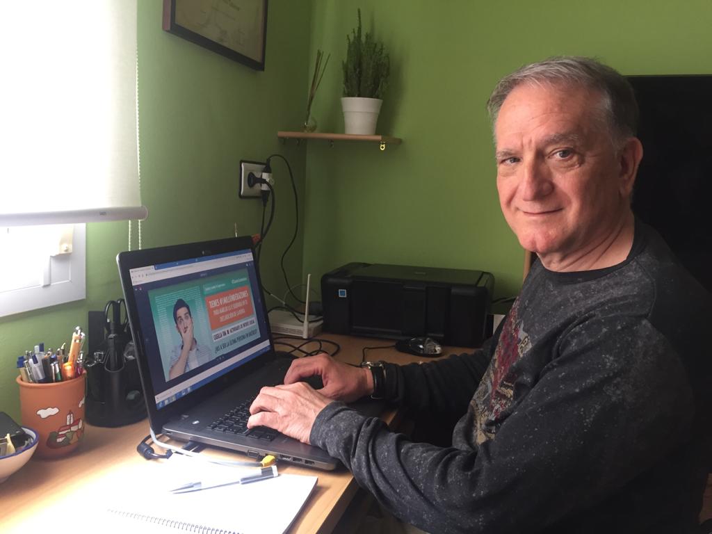 El presidente de ASADICC teletrabajando desde su casa.