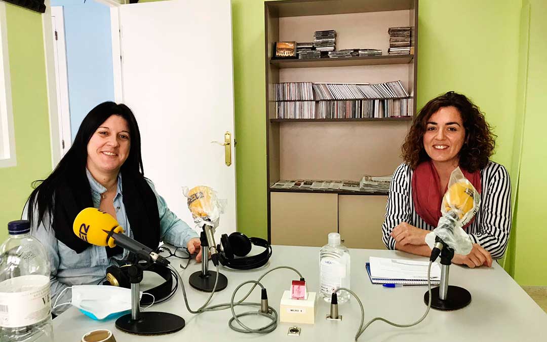 Entrevista a la coordinadora de Servicios Sociales de la Comarca del Bajo ARagón-CAspe, Elisa Rebled y a la directora del proyecto de la campaña agrícola, Ana Mosteo.