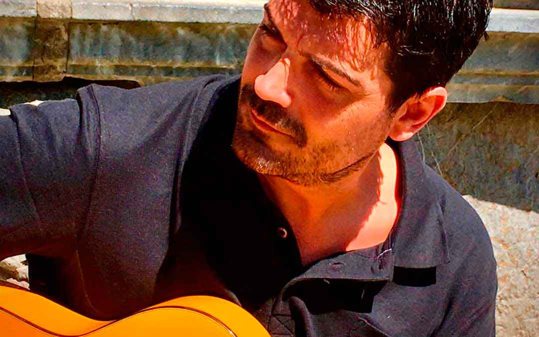 El guitarrista caspolino Alberto Martín.