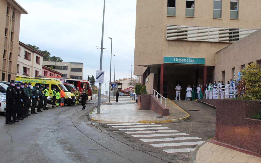 Aplauso sanitario durante la cuarentena en el Hospital de Alcañiz. / B. Severino