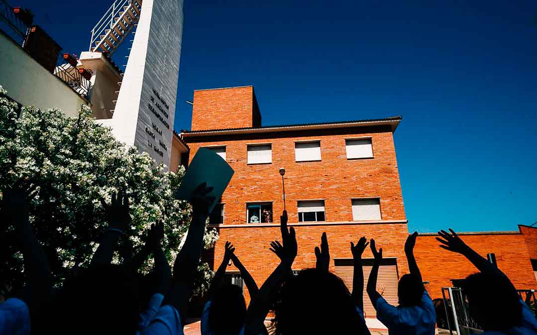 Fachada de la residencia caspolina. Imagen: Cesáreo Larrosa