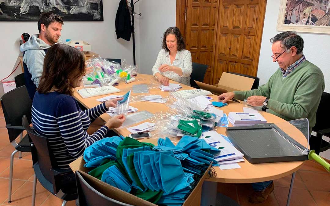 El Ayuntamiento de Calaceite recepcionó las mascarillas para repartiras.