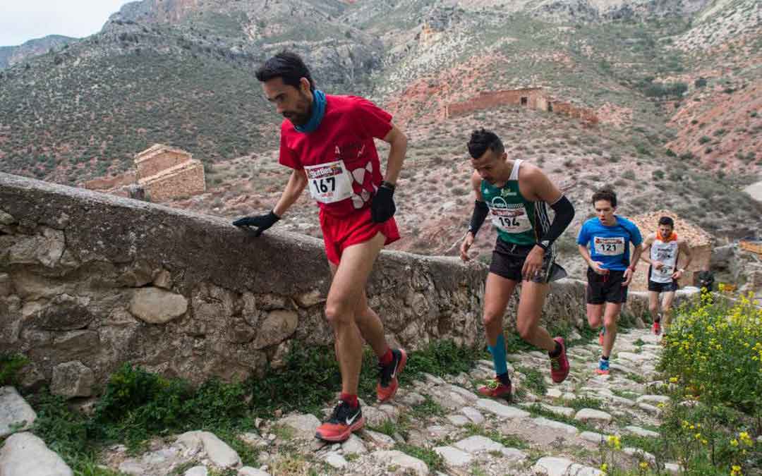 La carrera de montaña del Río Martín se convierte en esta ocasión en una cita lúdica y solidaria