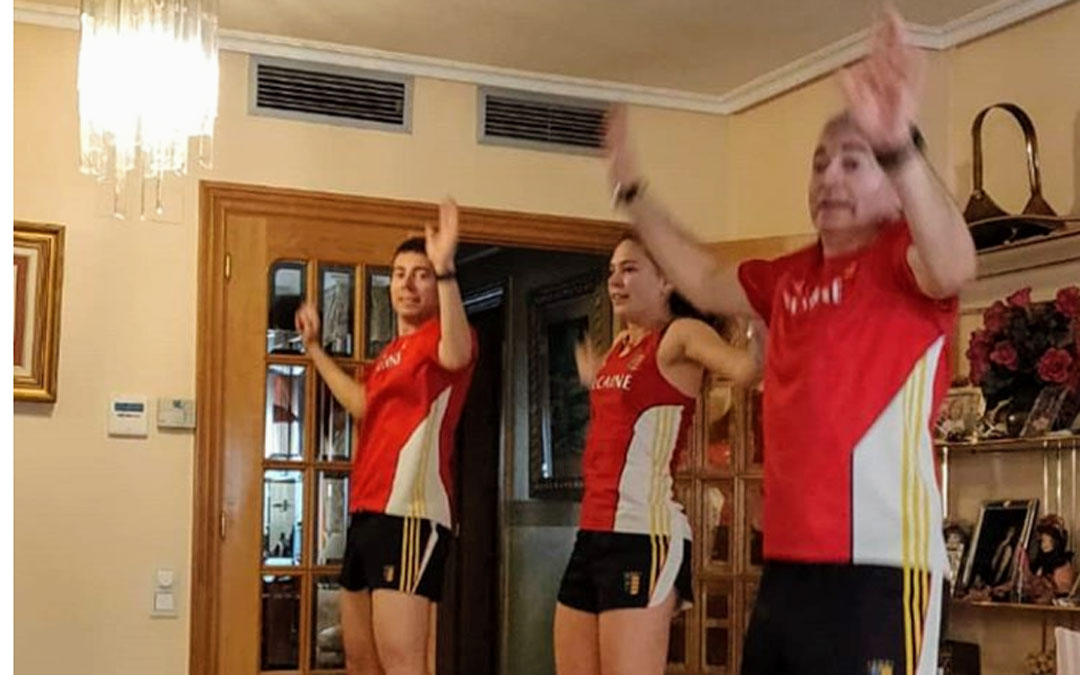 Los participantes siguieron desde sus casas los ejercicios que impartieron los responsables del evento