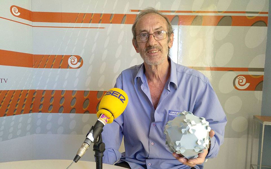 Clemente, en 2018 en Radio La COMARCA con motivo de su exposición en Alcañiz. / La Comarca