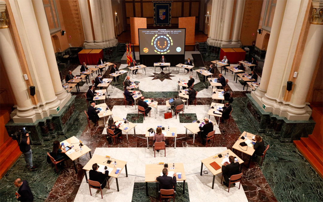 El Presidente de Aragón, Javier Lambán, mantiene una reunión con representantes de diversos sectores de la pequeña y mediana empresa aragonesa./ DGA
