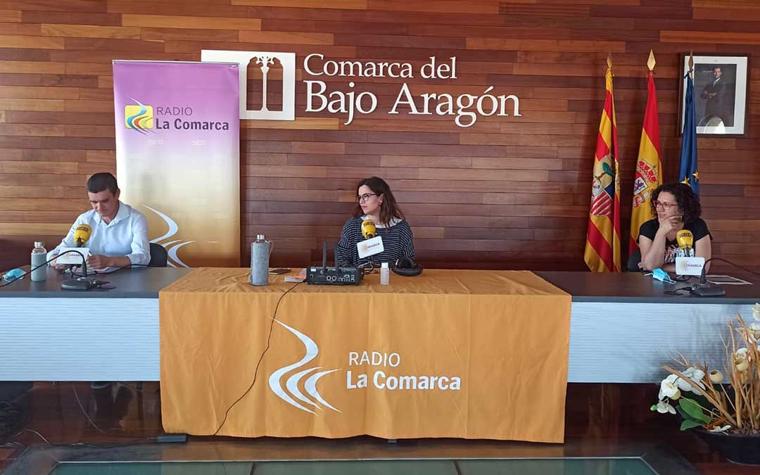 Imagen tomada durante el programa especial de Radio La Comarca emitido desde la sede de la Comarca del Bajo Aragón./ L.C.