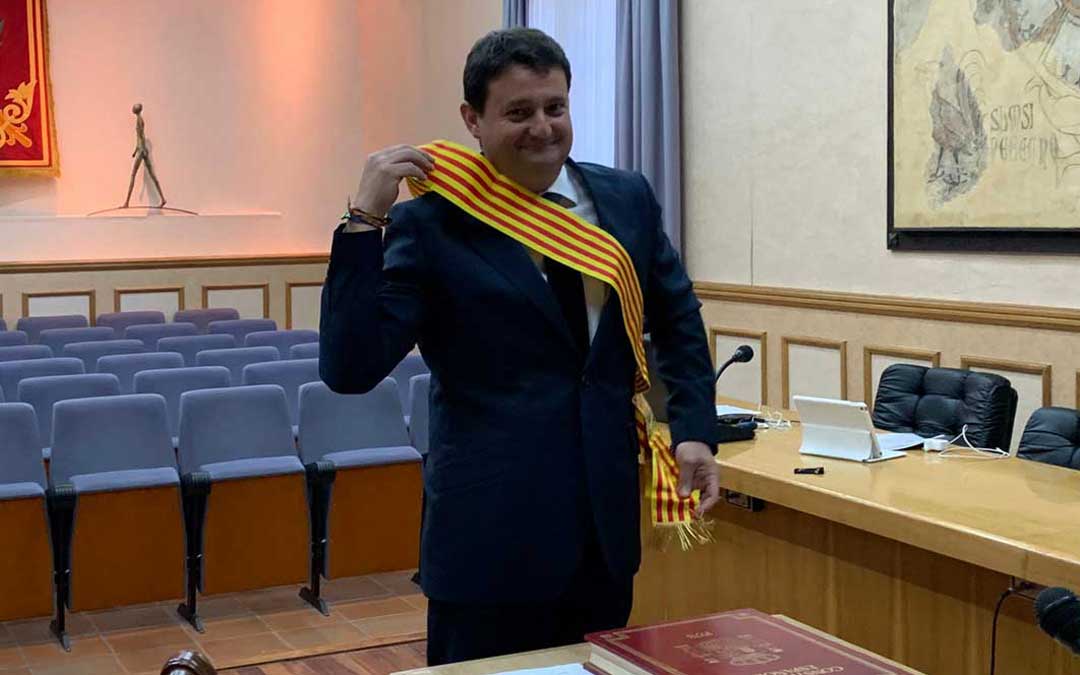 Miguel Ángel Estevan en la toma de posesión como concejal del PP / Ayto. Alcañiz