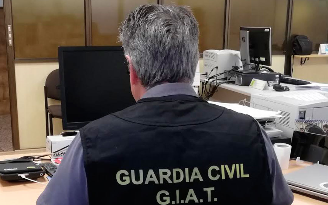 Los agentes del GIAT de la Guardia Civil de la Comandancia de Teruel averiguaron un total de 19 vehículos con matriculación fraudulenta./ Guardia Civil