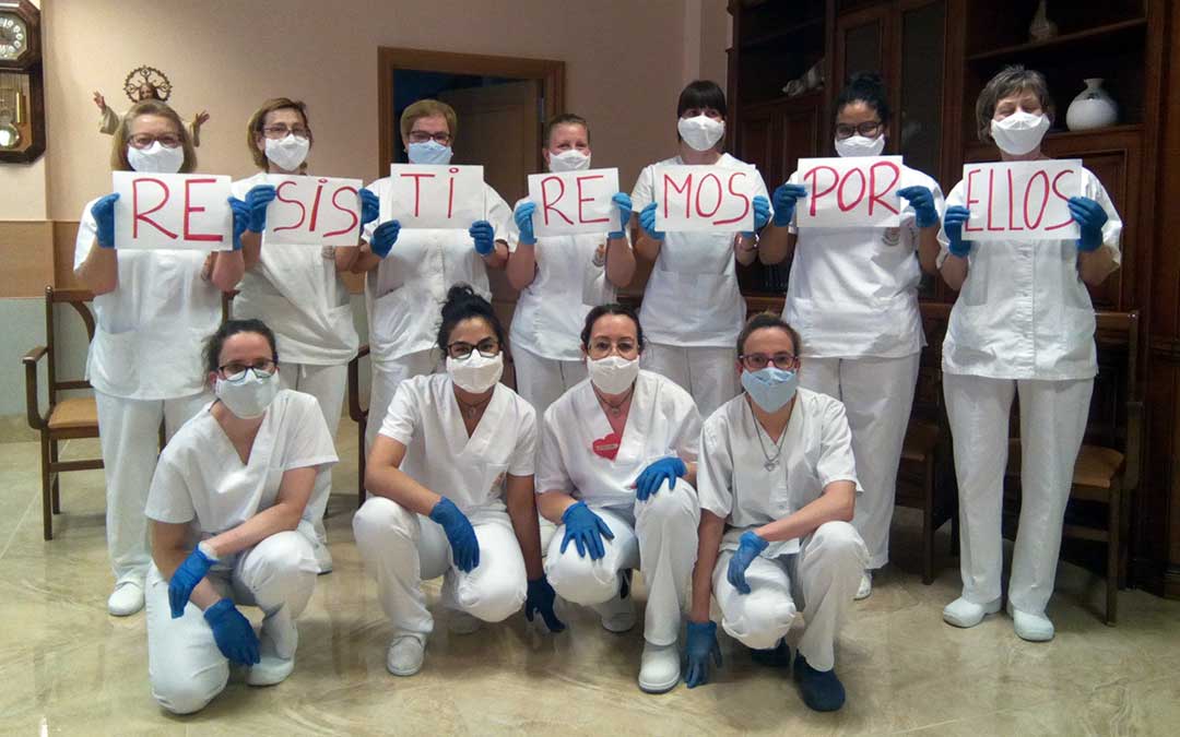 Después de más de 50 días, los trabajadores salieron por fin del centro para reencontrarse con sus familias./ Hogar Santo Ángel