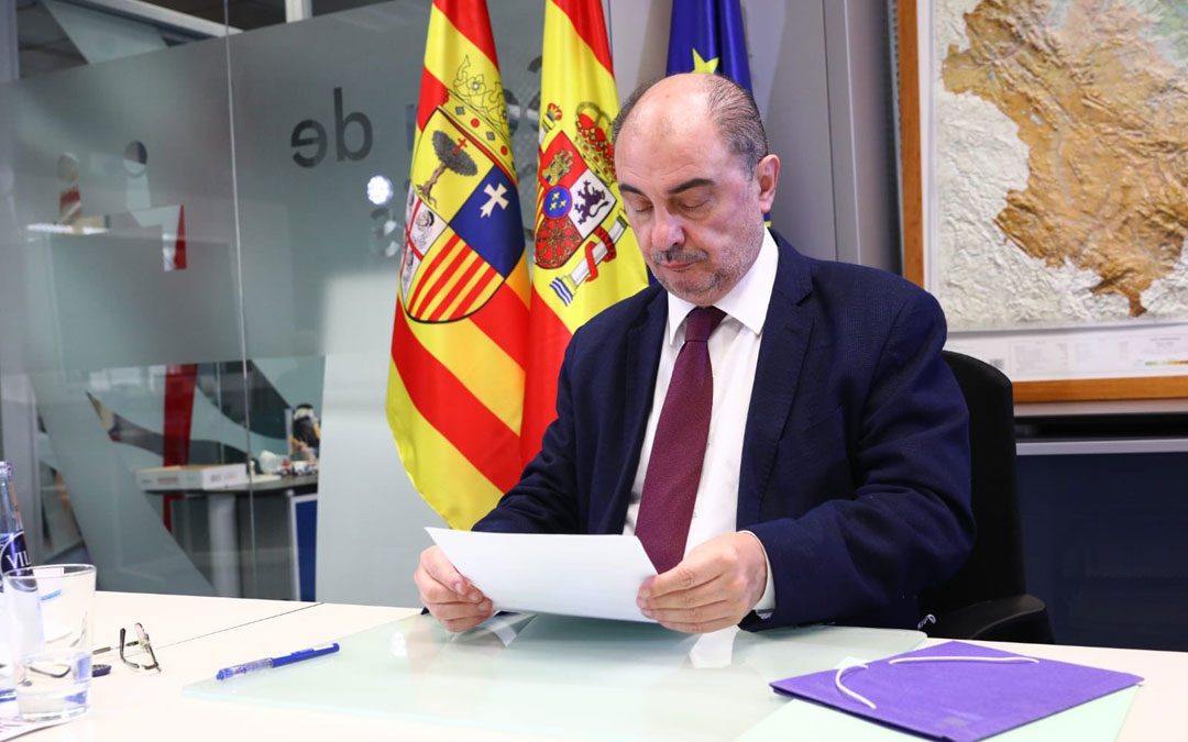 El presidente de Aragón, Javier Lambán, en la videoconferencia con el resto de representantes autonómicos y el Gobierno central. / DGA
