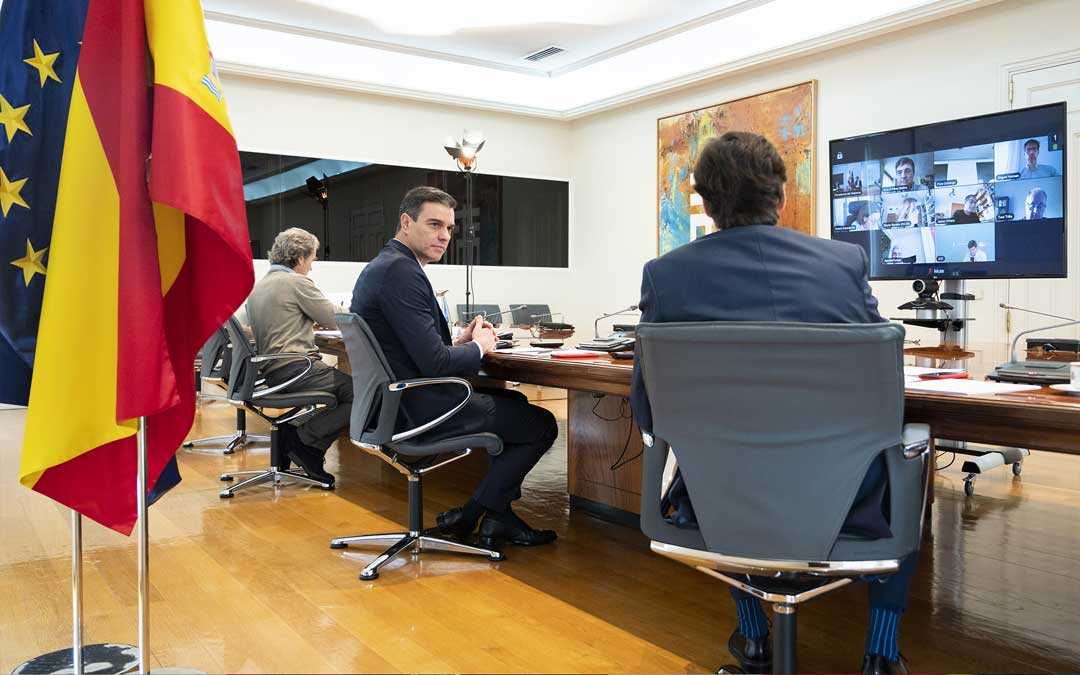 Reunión del Comité Científico con Pedro Sánchez, Salvador Illa y Fernando Simón el sábado 2 de mayo. / Pool Moncloa / Borja Puig de la Bellacasa